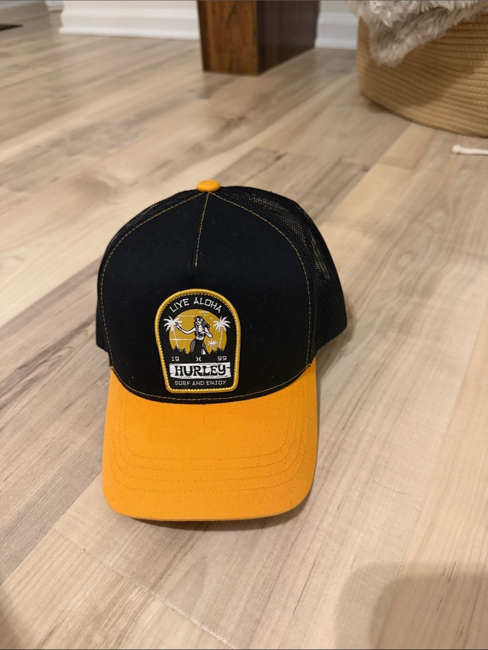 black and yellow “hurly” men’s hat